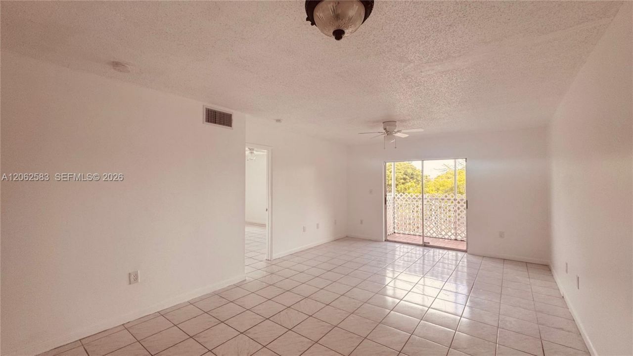 11311 SW 200th St, Unit 311-D, Miami, FL 33157 Photo