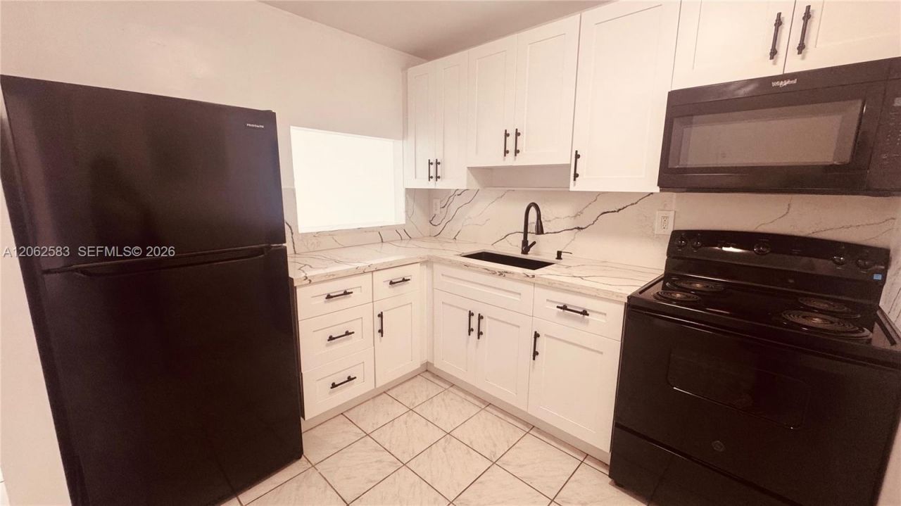 11311 SW 200th St, Unit 311-D, Miami, FL 33157 Photo