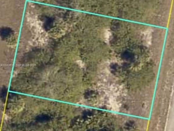 826 Berkshire Dr , La Belle, FL 33935