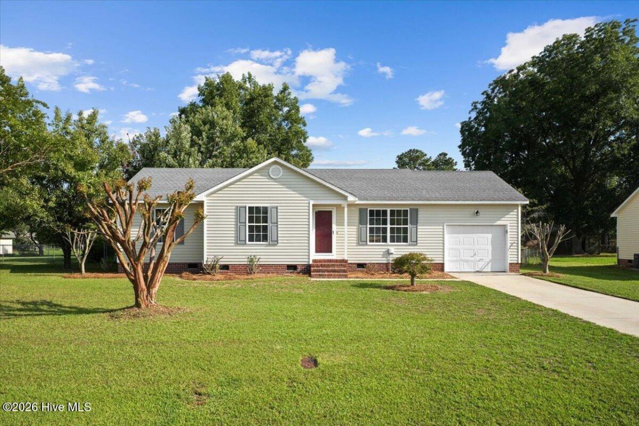 2595 Pine Knoll Drive, Kinston, NC 28504 Main Photo