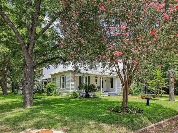 601 Garwood ST , Smithville, TX 78957