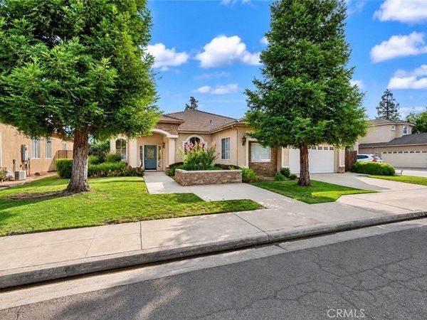 9514 N Larkspur Avenue, Fresno, CA 93720
