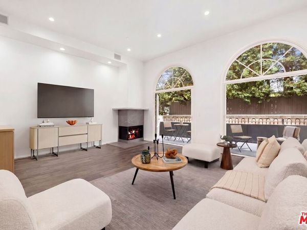 14100 Dickens Street, Unit 2, Sherman Oaks, CA 91423