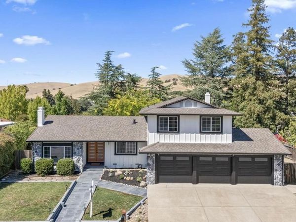 2 El Molino Dr, Clayton, CA 94517