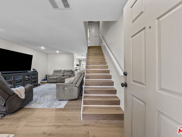 19124 Hamlin Street, Unit 4, Reseda, CA 91335