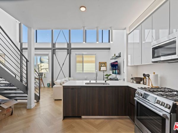 5570 Melrose, Unit 405, Los Angeles, CA 90038