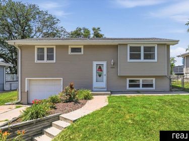 5806 S 113 Street, Omaha, NE 68137