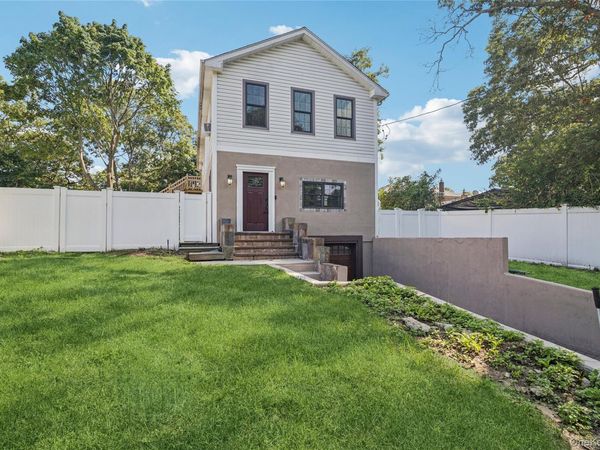44 Ridgedale Avenue , Farmingville, NY 11738
