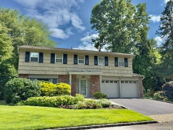40 Knott Drive , Glen Cove, NY 11542