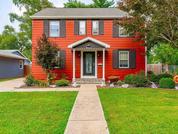 522 N ELM Street, Lincoln, IL 62656