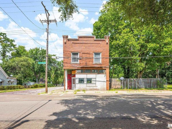 2305 W LINCOLN Avenue, Peoria, IL 61605