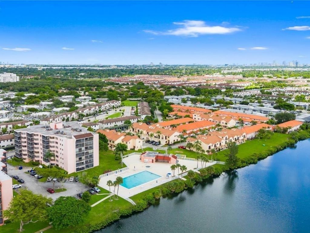 20860 San Simeon Way, Unit 108-6, Miami, FL 33179 Photo