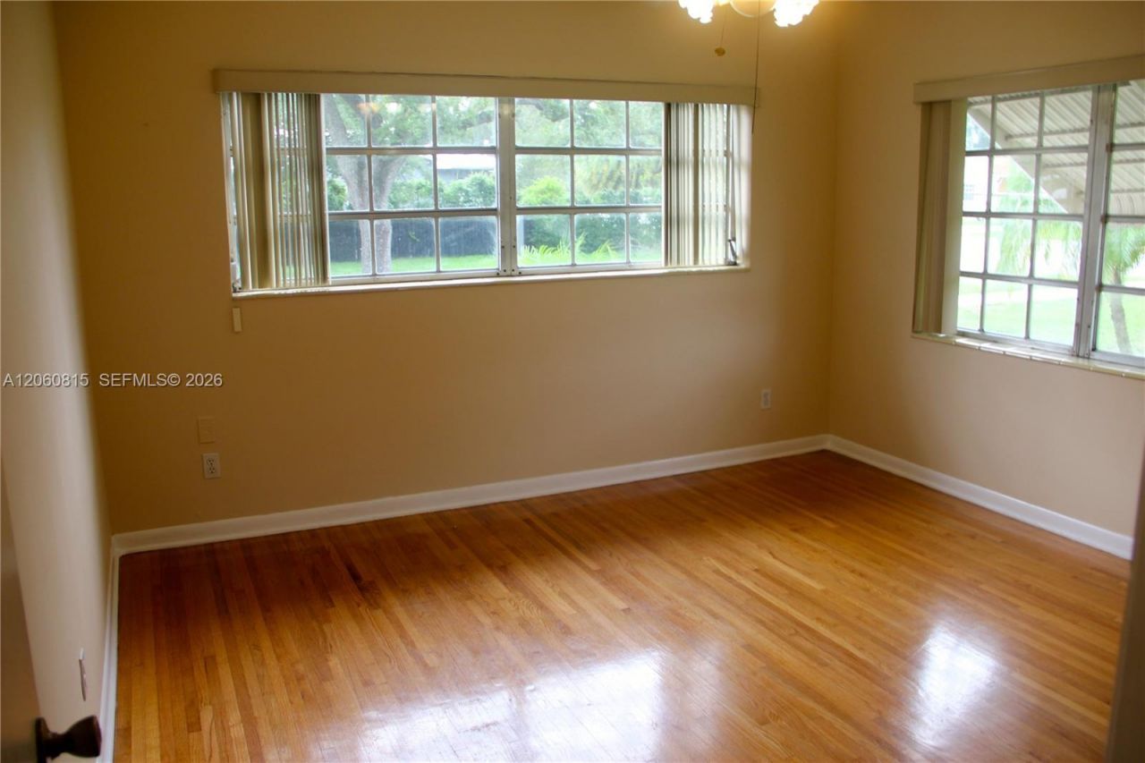 70 Hammond Dr, Miami Springs, FL 33166 Photo