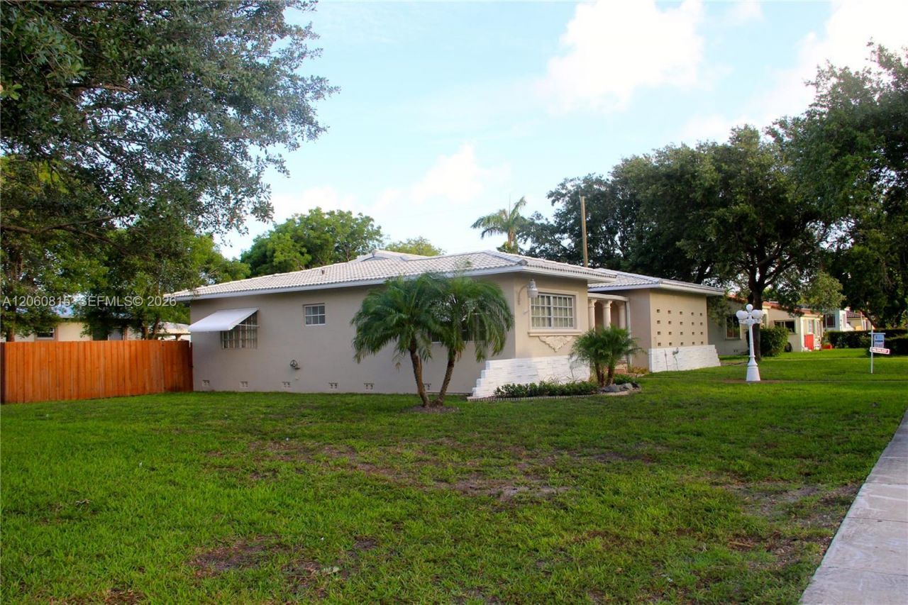70 Hammond Dr, Miami Springs, FL 33166 Photo
