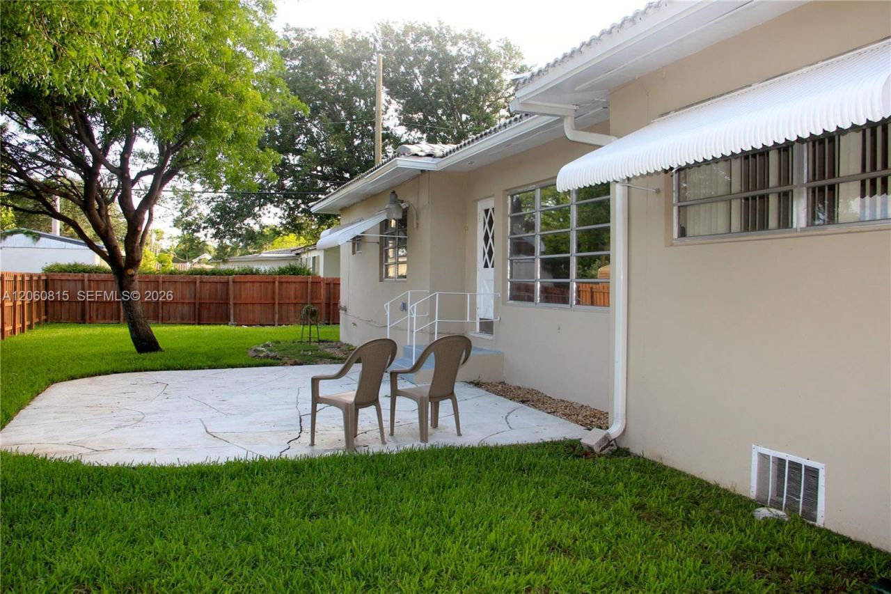 70 Hammond Dr, Miami Springs, FL 33166 Photo