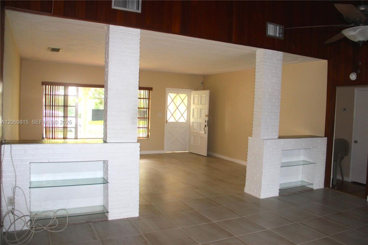 70 Hammond Dr, Miami Springs, FL 33166 Photo