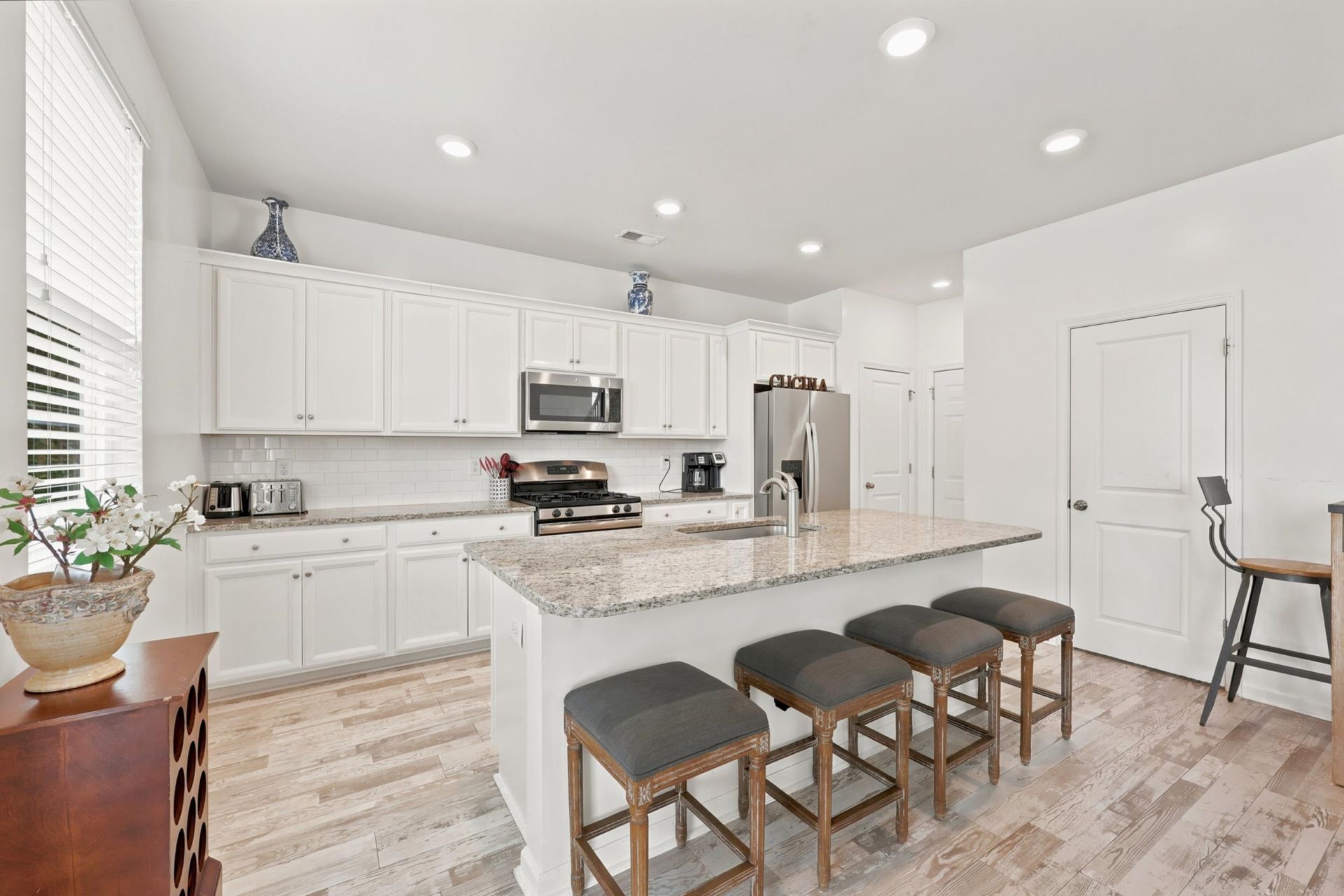 4729 Seclusion Ln. Photo 8