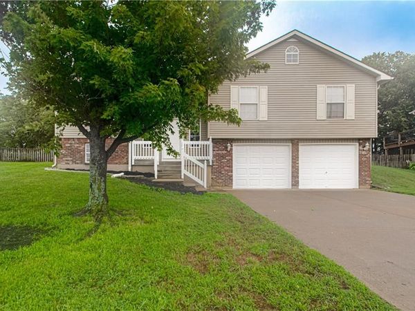 3207 Steel Wheel Drive, Harrisonville, MO 64701