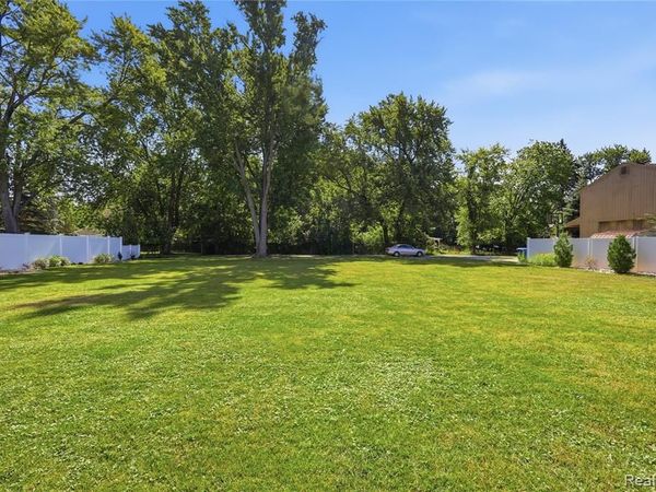 942 Iroquois Avenue, Waterford Township, Mi 48327