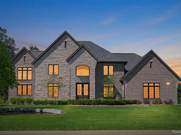 3836 Coachwood Lane , Rochester Hills, MI 48309