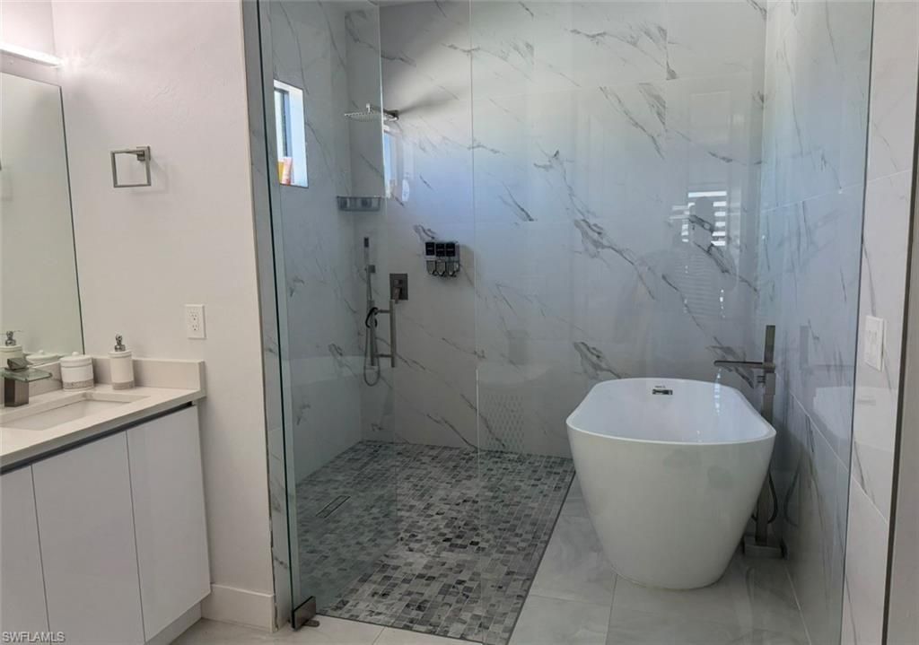 2044 NE 5th St, Cape Coral, FL 33909 Photo