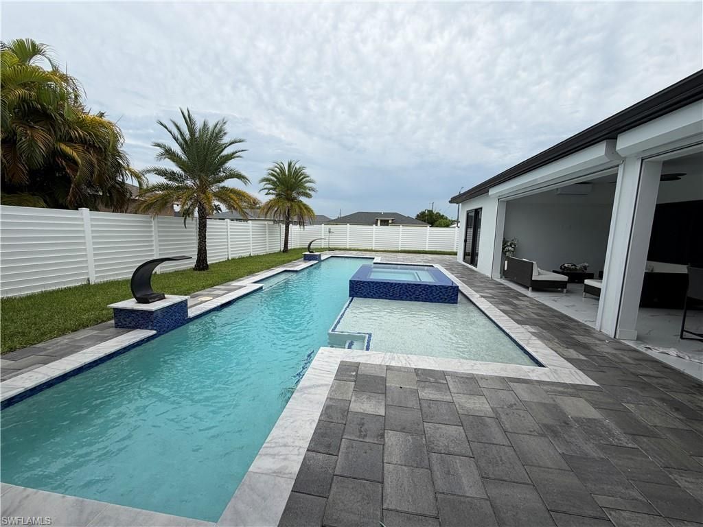 2044 NE 5th St, Cape Coral, FL 33909 Photo