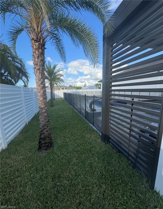2044 NE 5th St, Cape Coral, FL 33909 Photo