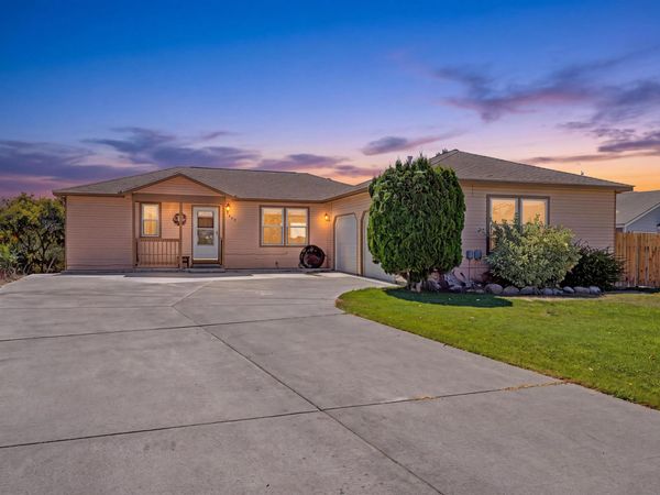 909 W Windrose, Moses Lake, WA 98837