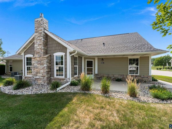 5511 E Eastbridge Pl, Sioux Falls, SD 57110