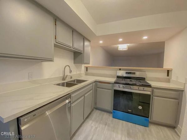 3239 Altura Avenue, Unit 11, Glendale, CA 91214