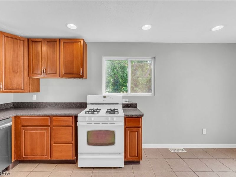 1083 Eastlake Drive , Eastlake, OH 44095 Photo 10