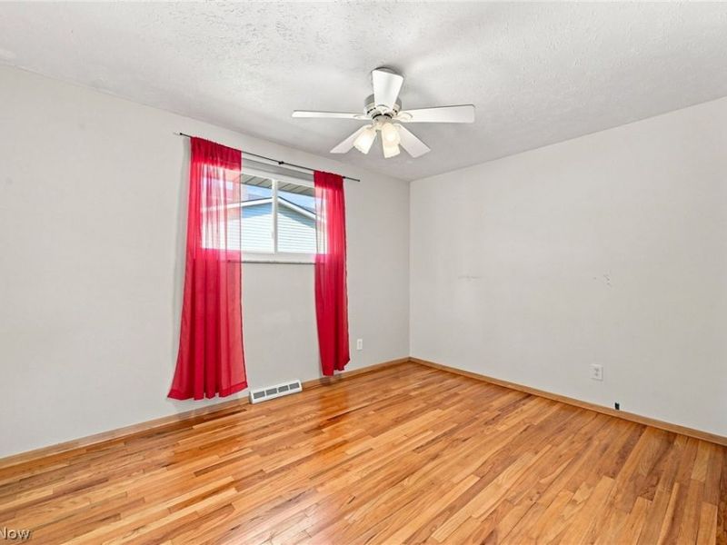 8001 Royalview Drive, Parma, OH 44129 Photo 10