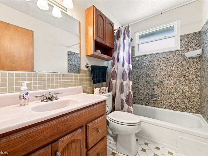 8001 Royalview Drive, Parma, OH 44129 Photo 19