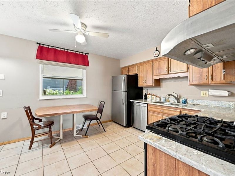 8001 Royalview Drive, Parma, OH 44129 Photo 6