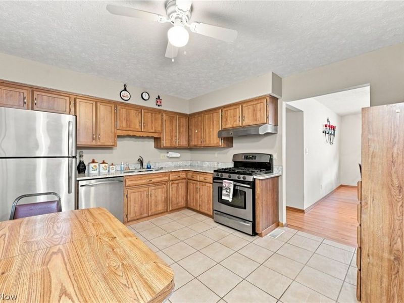 8001 Royalview Drive, Parma, OH 44129 Photo 9