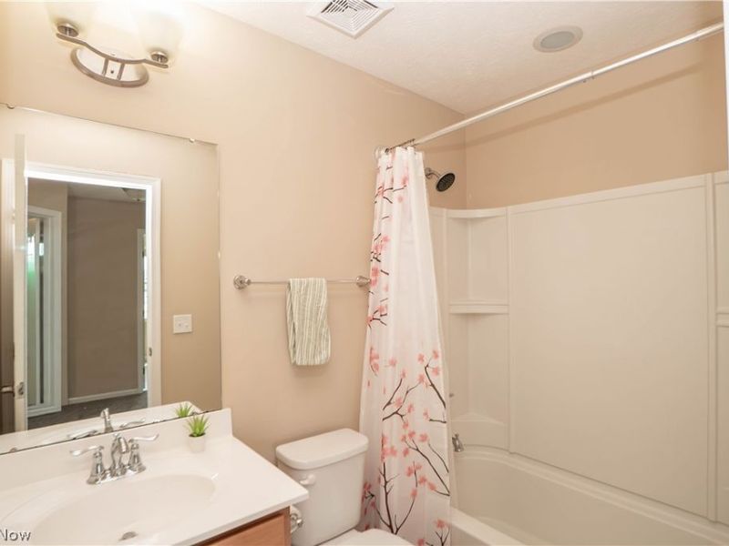 7185 Gauntlet Street SW, Massillon, OH 44646 Photo 38