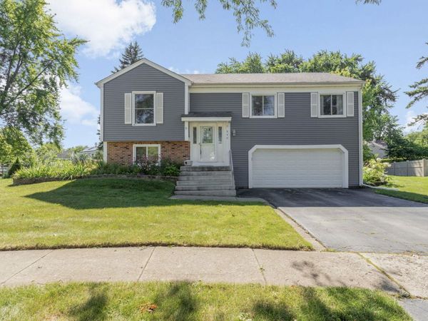 840 S Cleburne Avenue, Bartlett, IL 60103