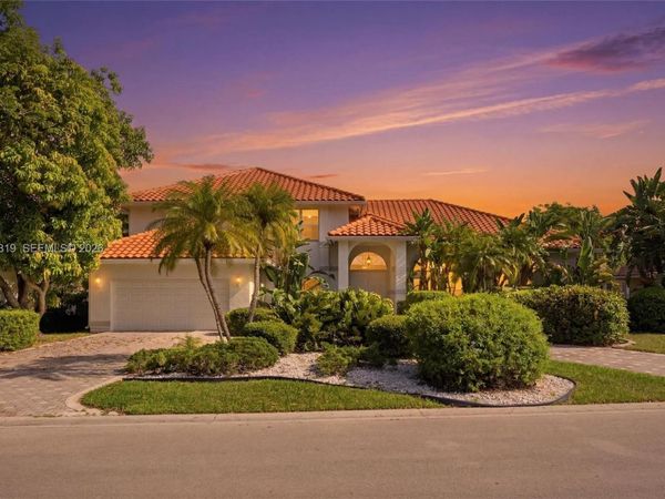 12388 Classic Dr , Coral Springs, FL 33071