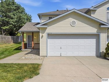 10703 Berry Plaza, Omaha, NE 68127