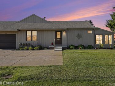12399 Nantucket Drive, Unit 4, Green Oak Township, Mi 48178