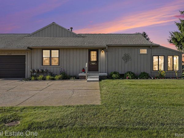 12399 Nantucket Drive, Unit 4, Green Oak Township, Mi 48178