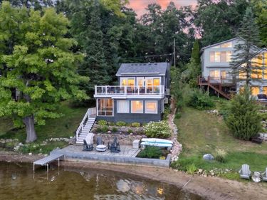 5138 Island Shore Drive, Hamburg Township, Mi 48169