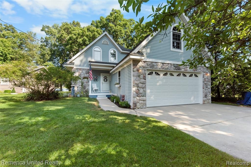 1491 Division Drive, Hartland Township, MI 48353 Main Photo
