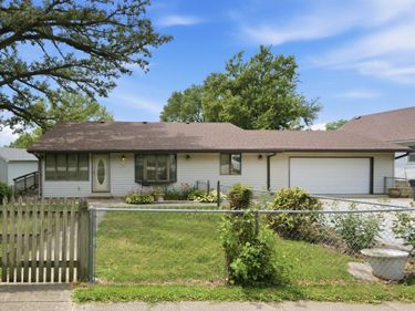 322 PARK Street, OAKLAND, IA 51560