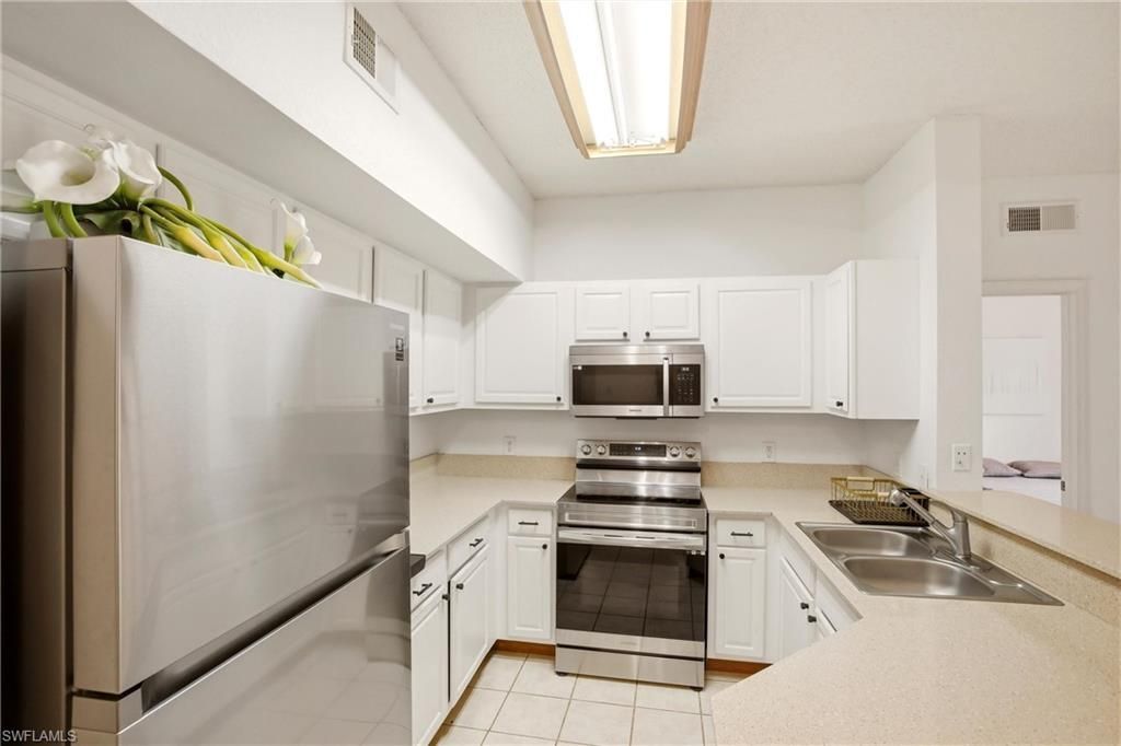 15590 Ocean Walk Cir , Unit 313, Fort Myers, FL 33908 Photo