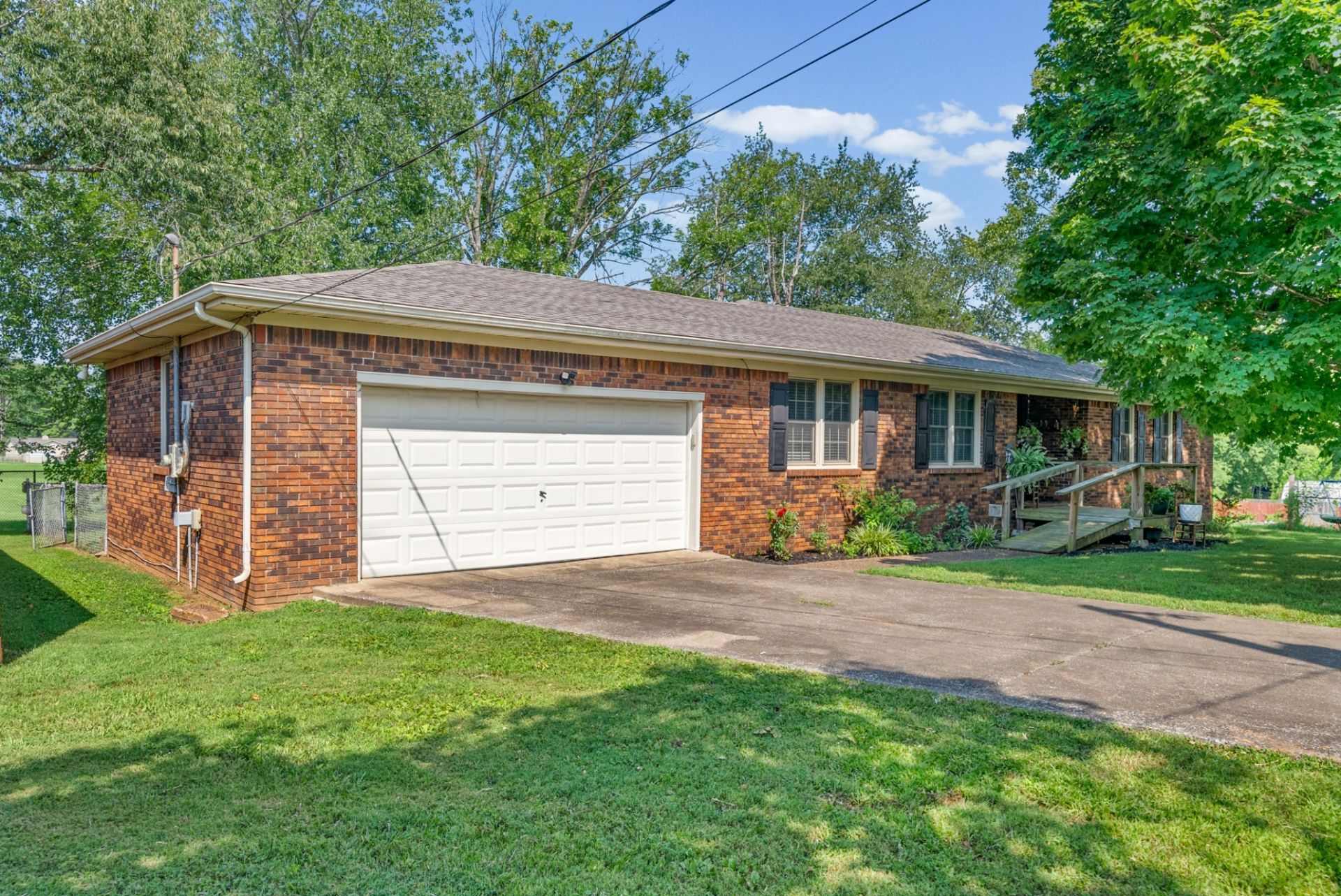 311 Tremont Dr, Hopkinsville, KY 42240 Main Photo
