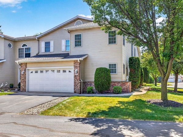 1027 E GREEN TREE COURT, Appleton, WI 54915