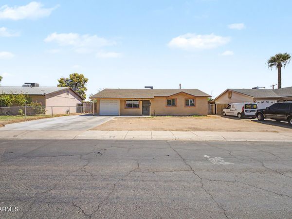 8141 W INDIANOLA Avenue, Phoenix, AZ 85033