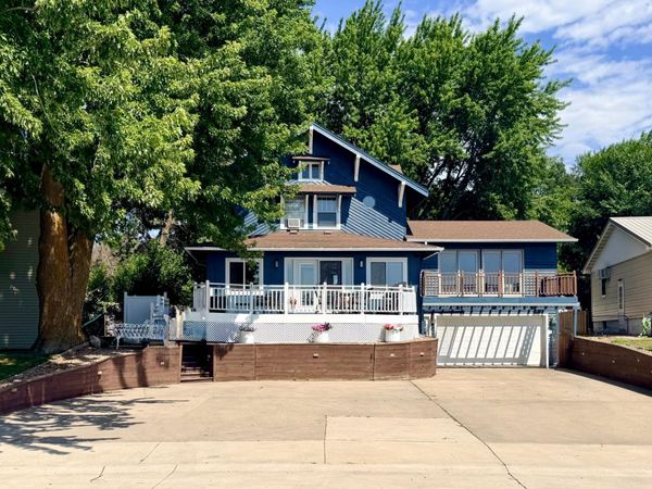 506 W Lake Avenue, Worthington, MN 56187