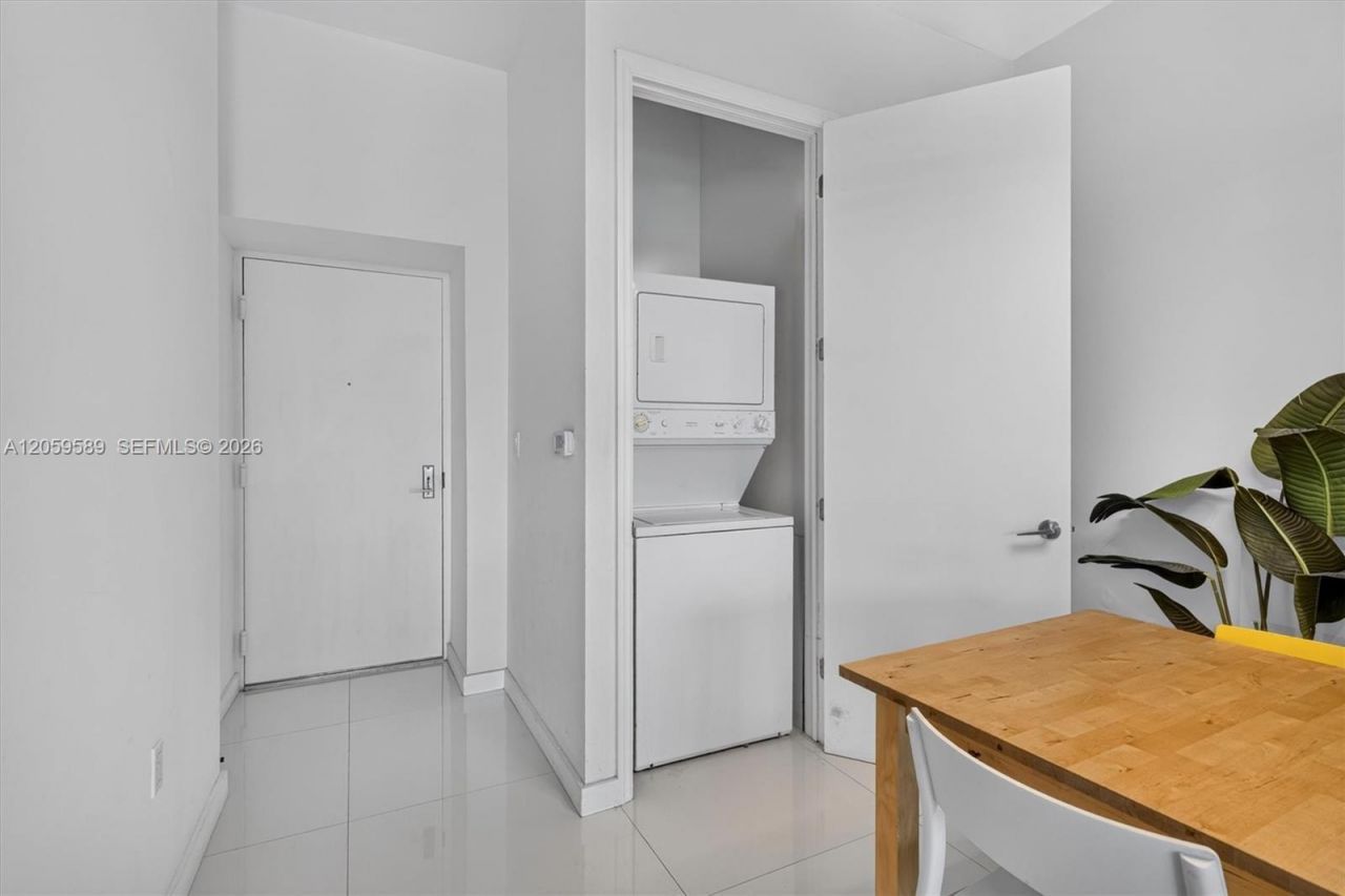 500 Brickell Ave , Unit 1100, Miami, FL 33131 Photo
